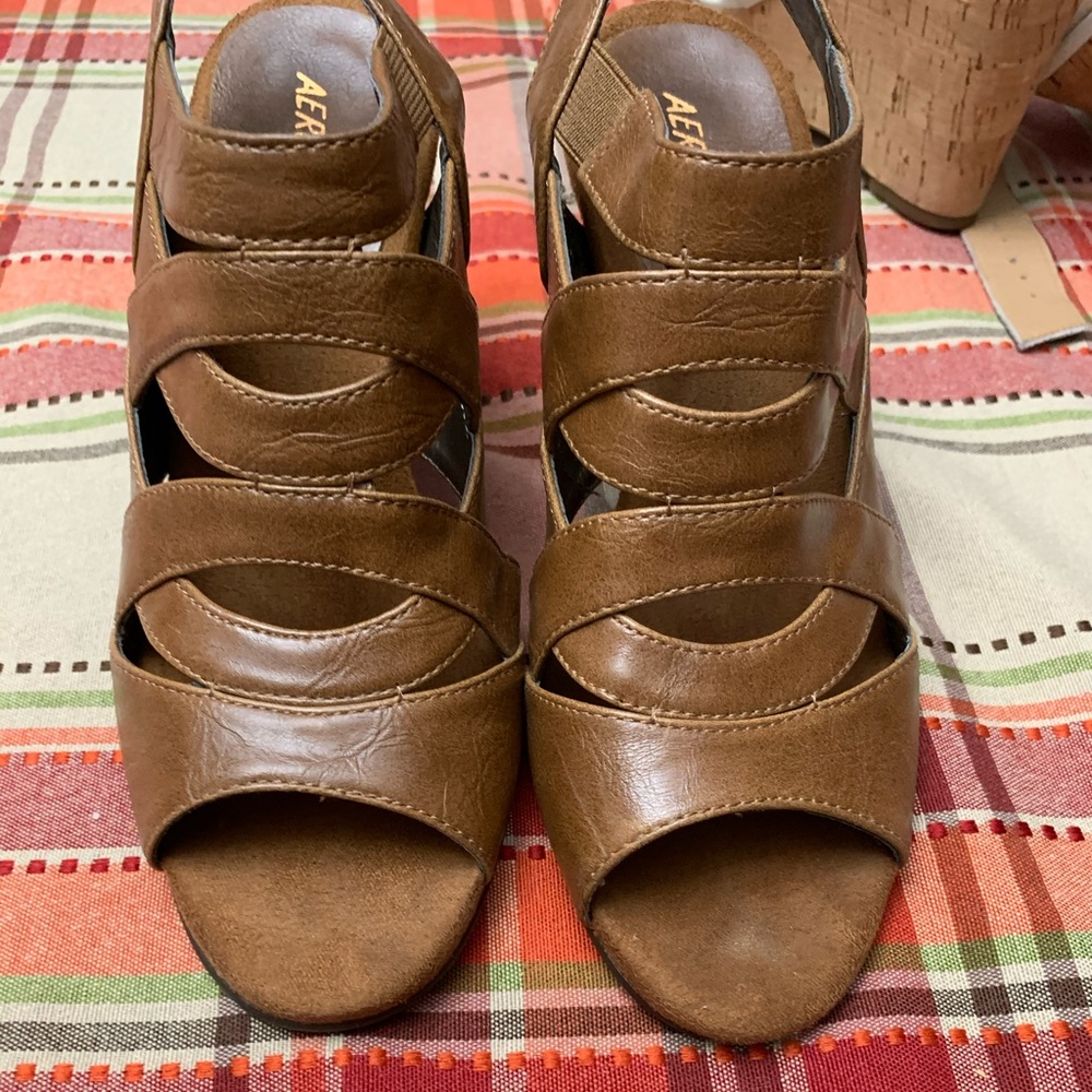 Aerosoles Brown Strappy Block Heels NWOT